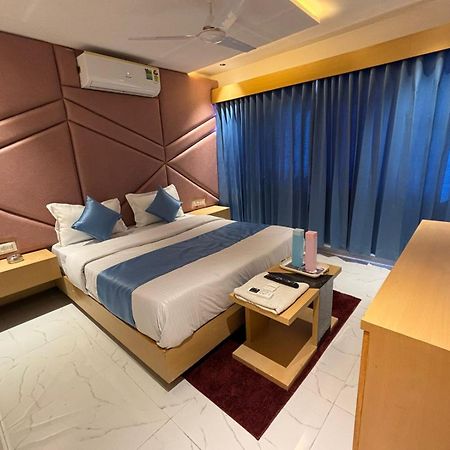 Hotel Phoniex Ahmedabad Luaran gambar