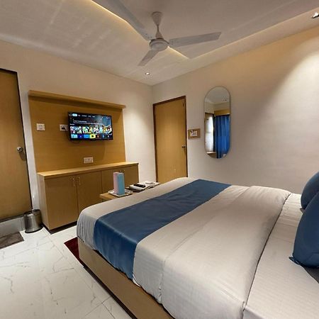 Hotel Phoniex Ahmedabad Luaran gambar