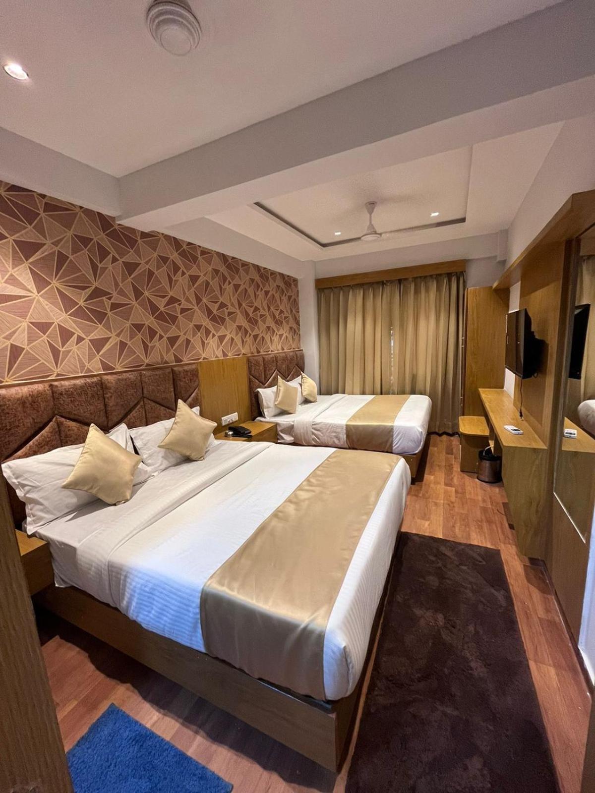 Hotel Phoniex Ahmedabad Bilik gambar