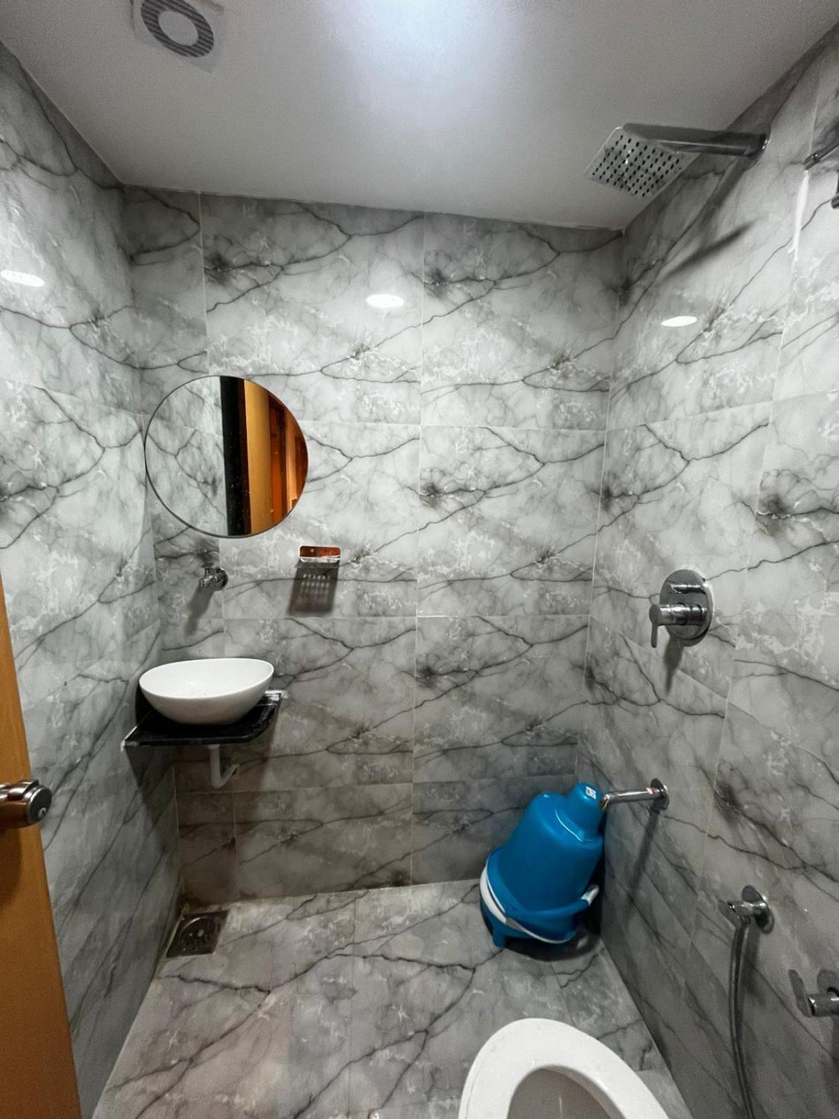 Hotel Phoniex Ahmedabad Luaran gambar