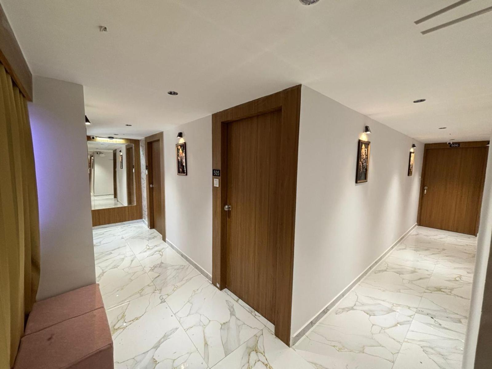 Hotel Phoniex Ahmedabad Luaran gambar