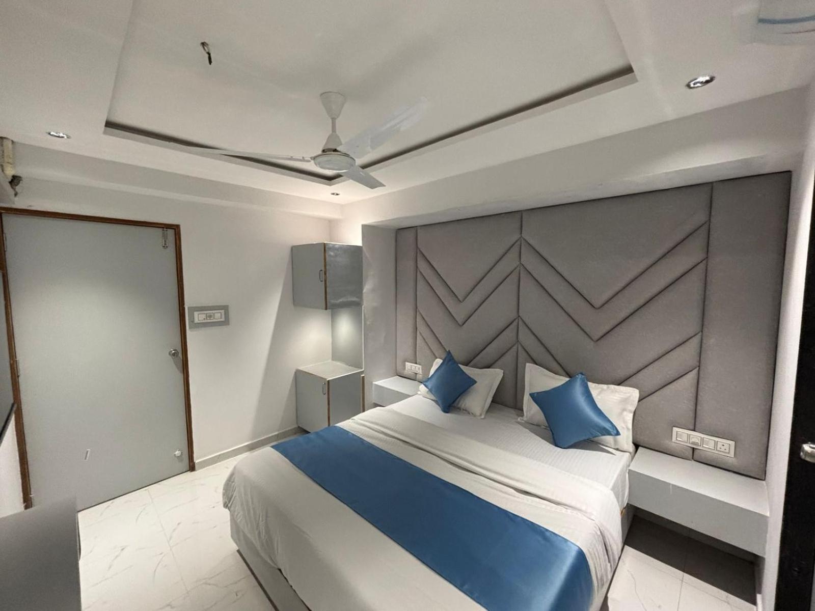 Hotel Phoniex Ahmedabad Luaran gambar
