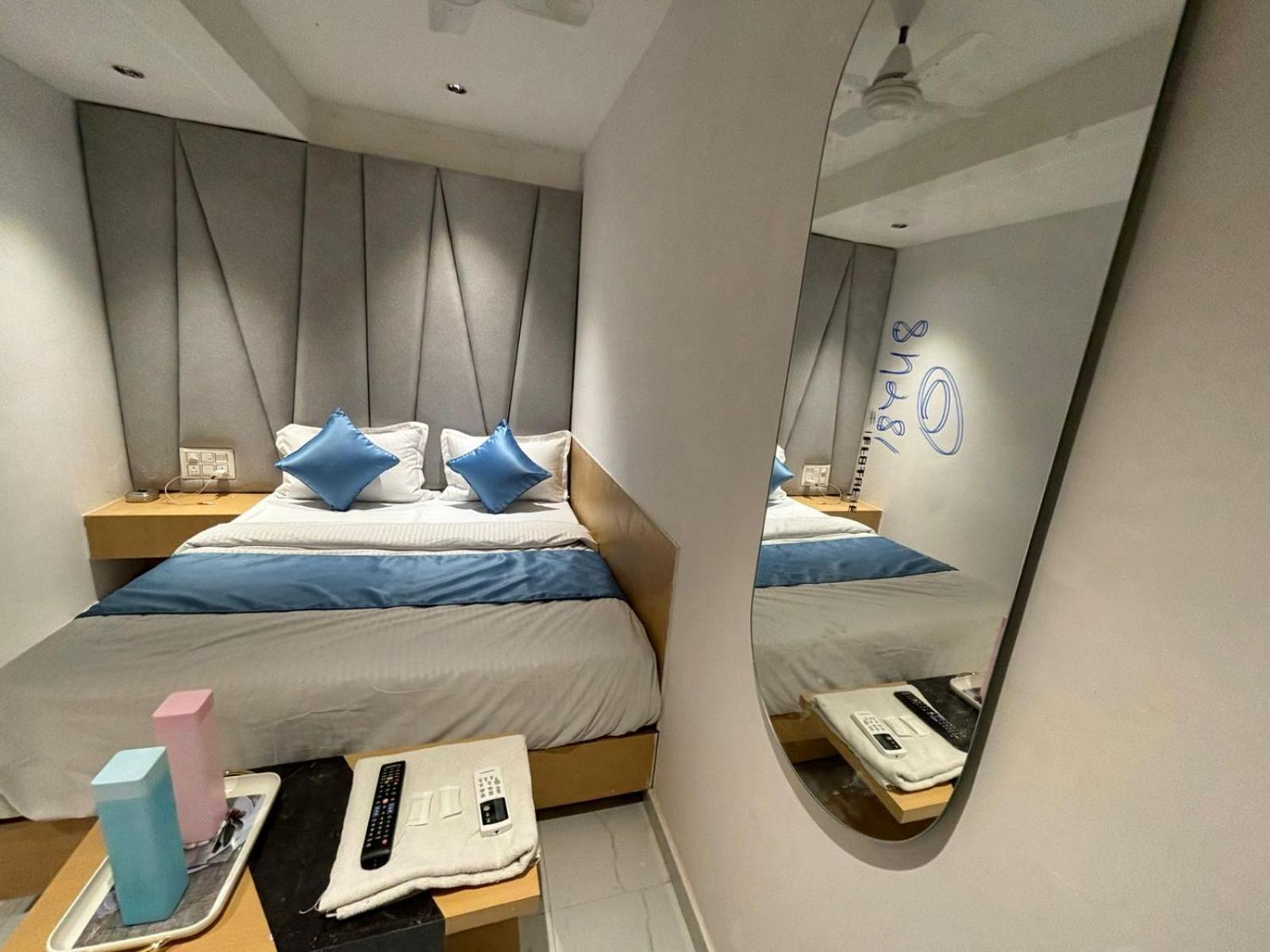 Hotel Phoniex Ahmedabad Luaran gambar