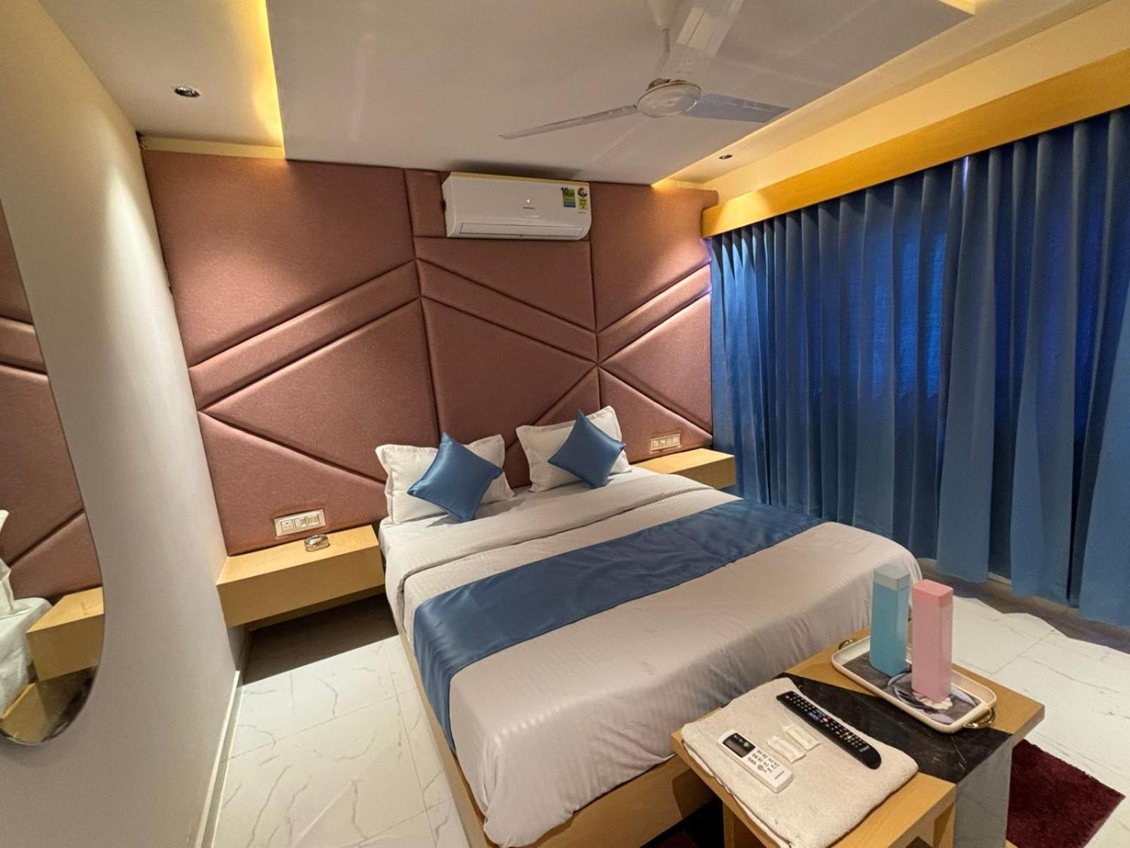 Hotel Phoniex Ahmedabad Luaran gambar