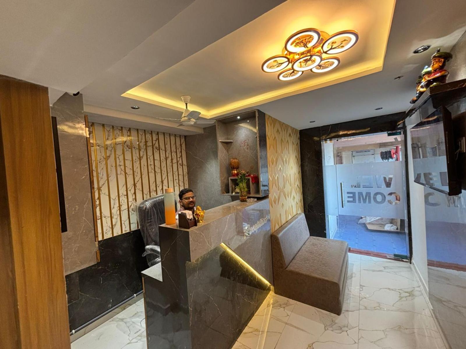 Hotel Phoniex Ahmedabad Luaran gambar