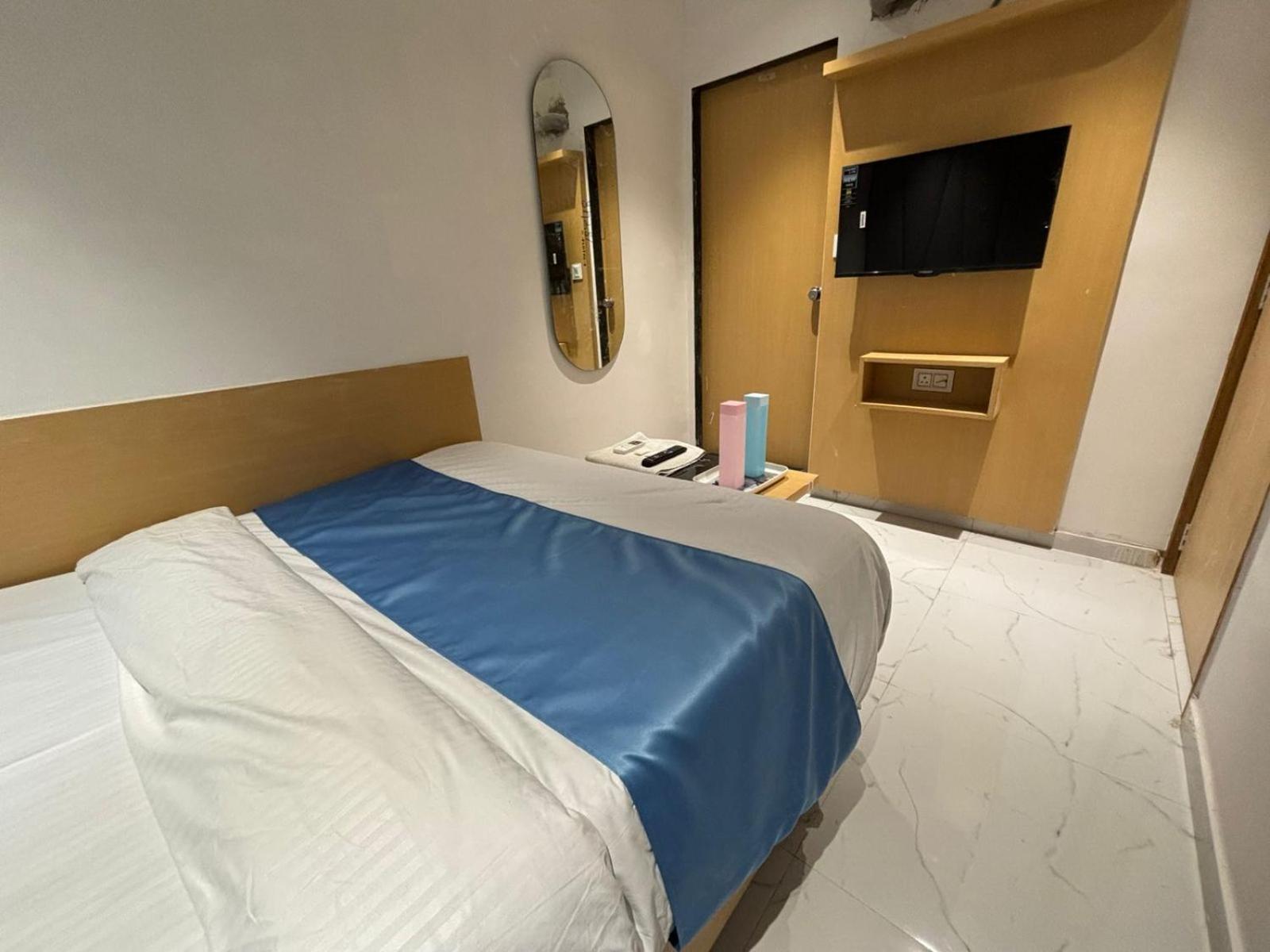 Hotel Phoniex Ahmedabad Luaran gambar
