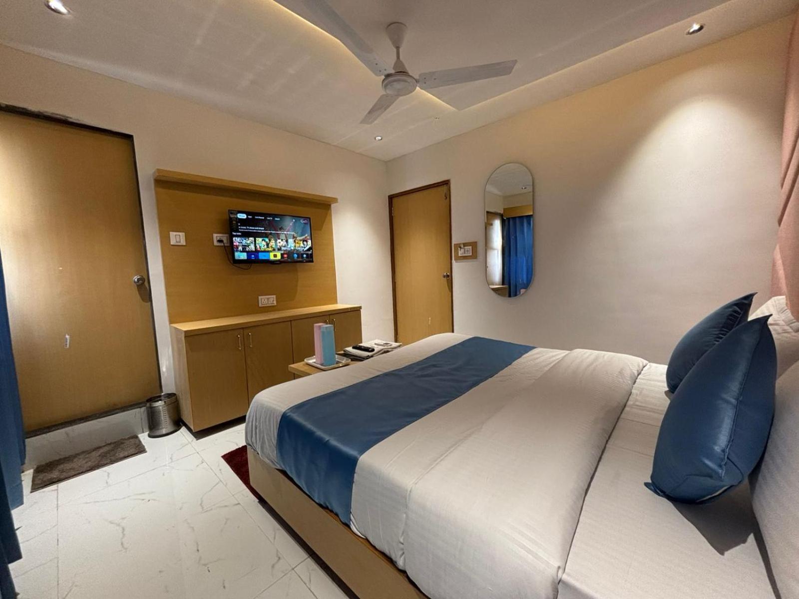 Hotel Phoniex Ahmedabad Luaran gambar