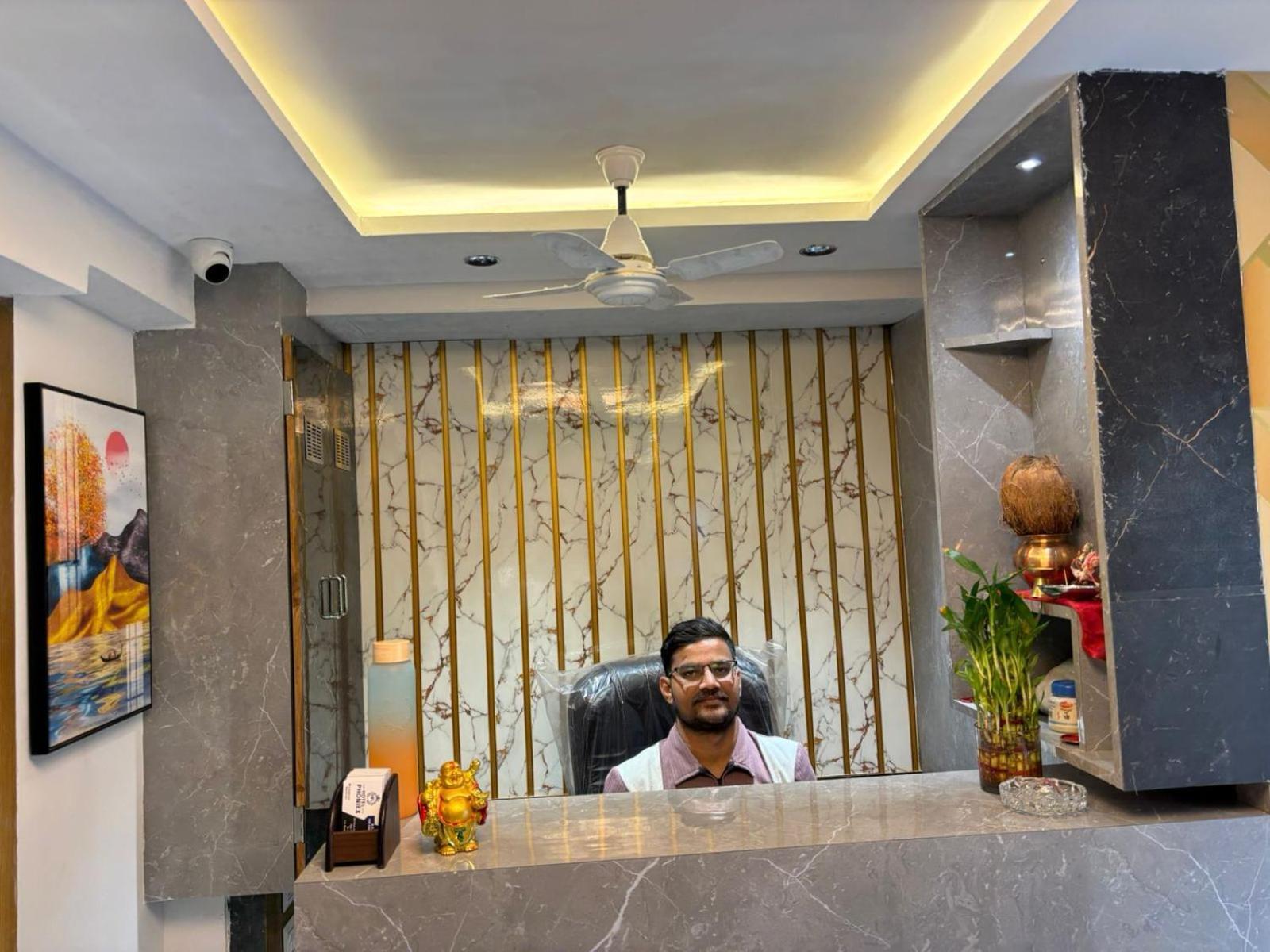 Hotel Phoniex Ahmedabad Luaran gambar